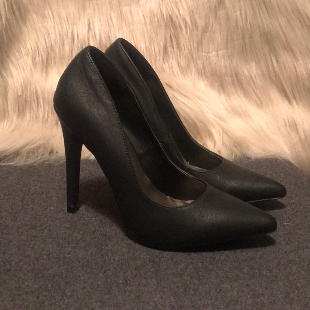Michael Antionio pumps